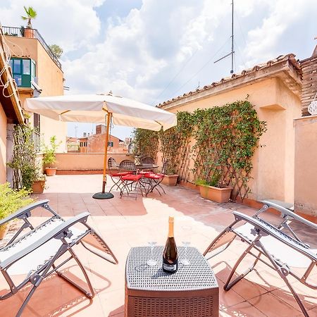 Romantic House With Terrace Exterior foto