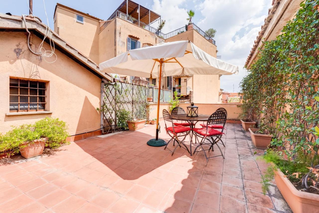 Romantic House With Terrace Exterior foto
