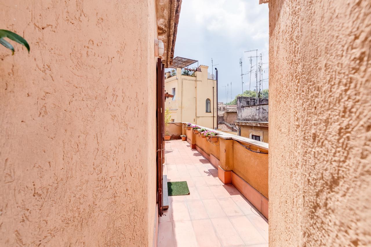 Romantic House With Terrace Exterior foto