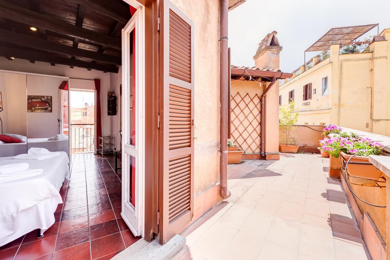Romantic House With Terrace Exterior foto
